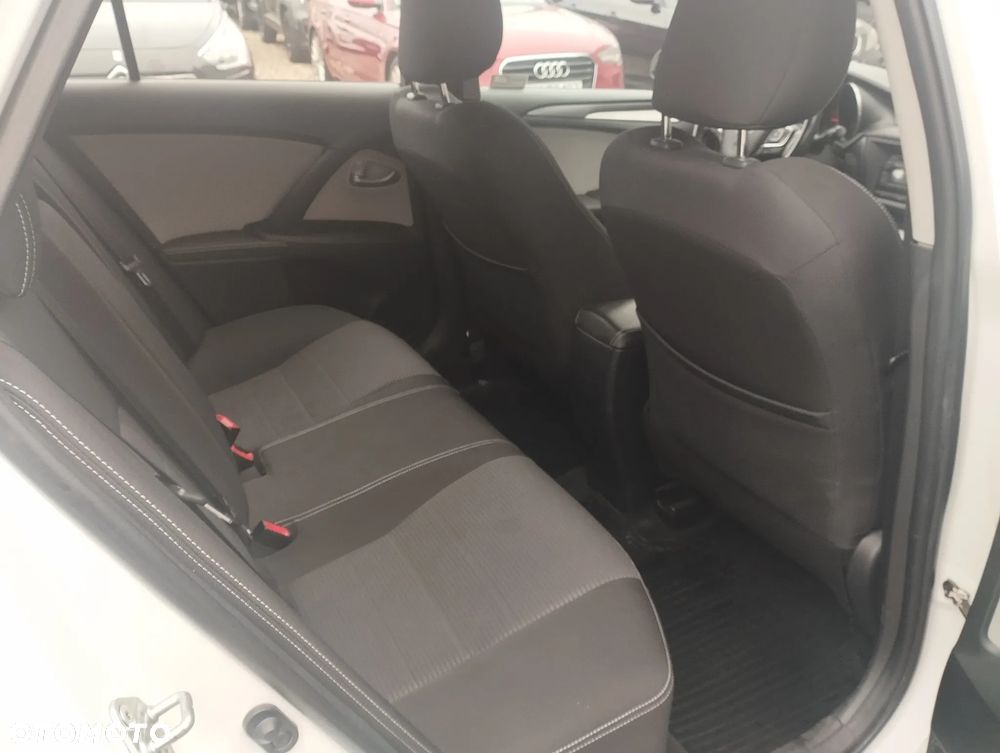 Toyota Avensis 2.0 D-4D Premium - 13