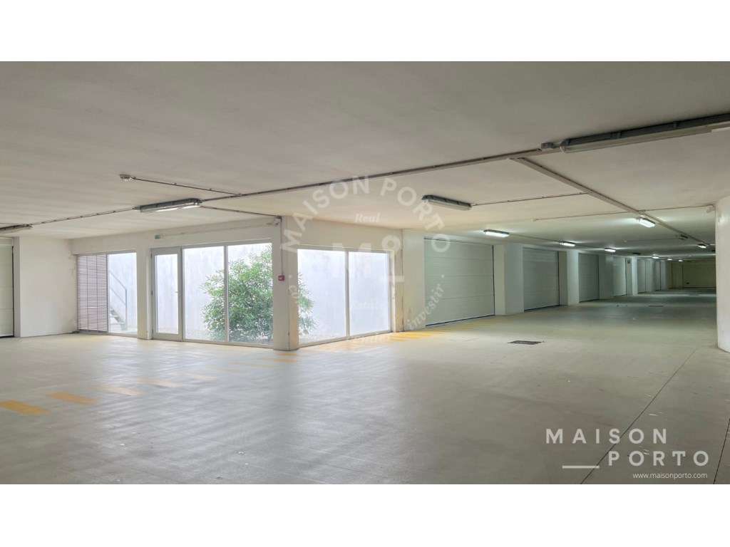 Moradia V4 com Varanda Vista Mar e Garagem inserida em Condomínio c... - Grande imagem: 2/48