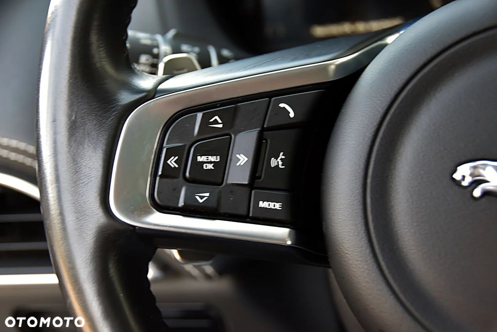 Jaguar F-Pace 2.0 i4P AWD R-Sport - 36