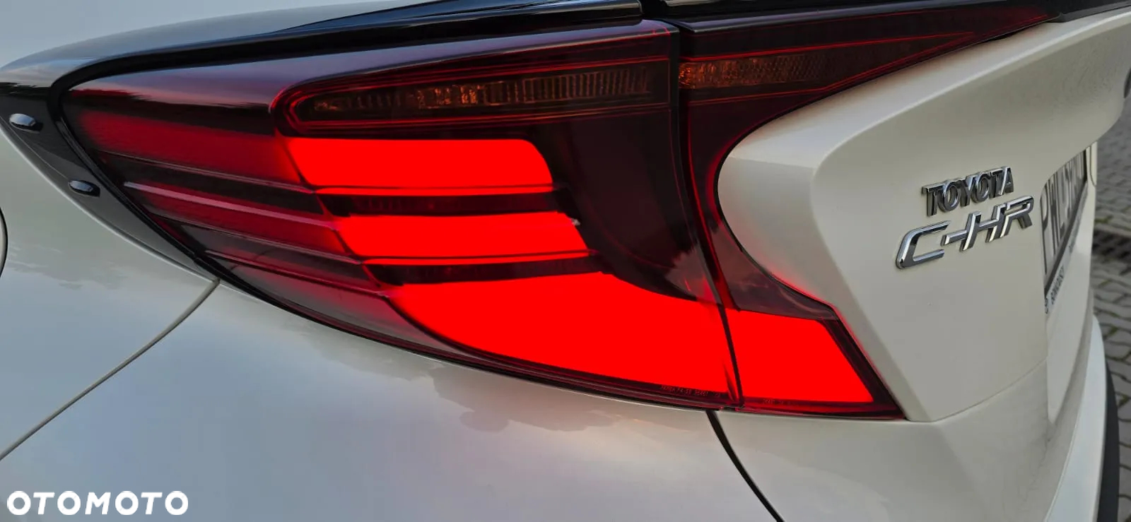 Toyota C-HR 2.0 Hybrid Executive - 26