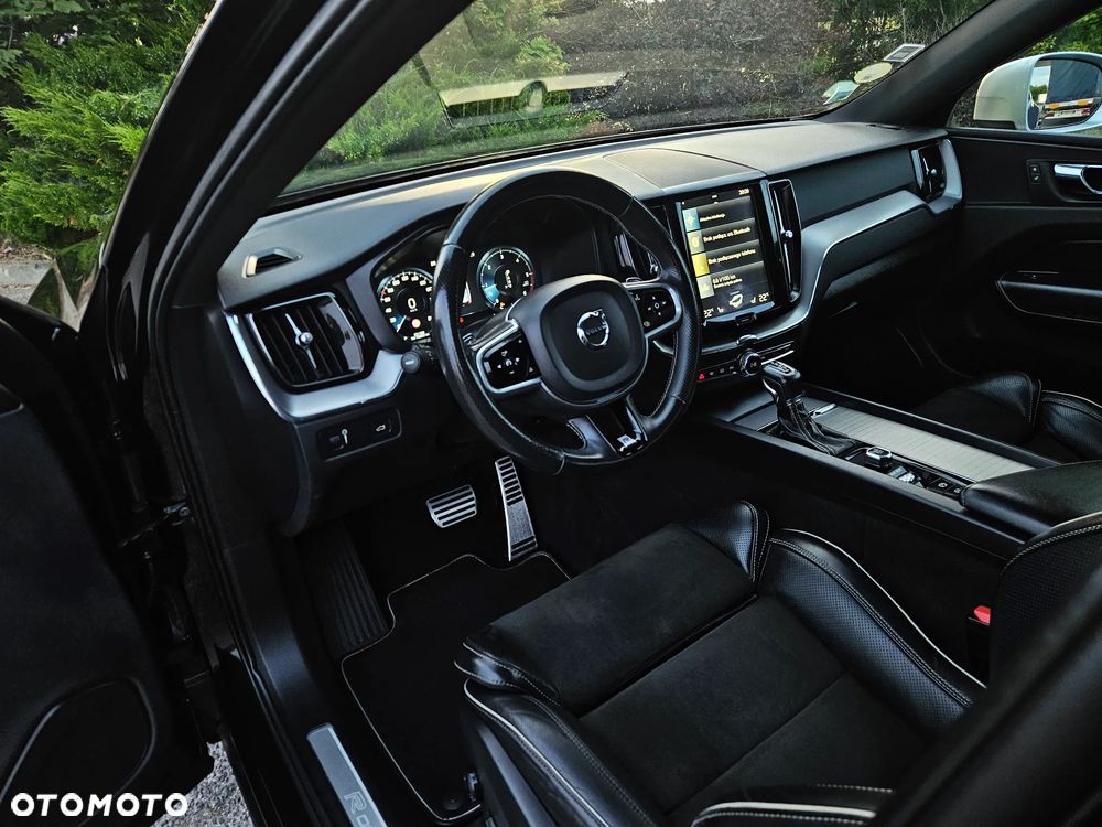 Volvo XC 60 D4 AWD Geartronic RDesign - 24