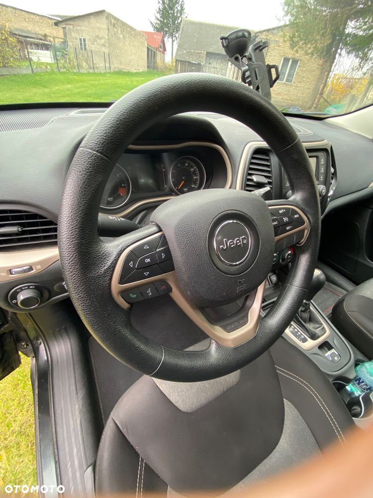 Jeep Cherokee - 5