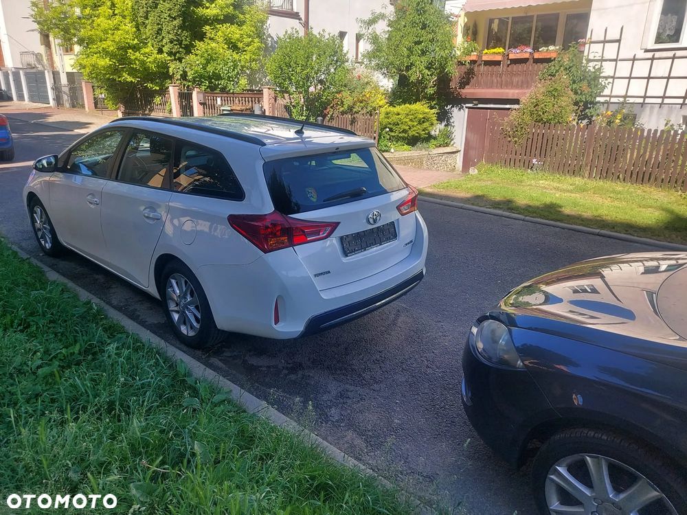 Toyota Auris 1.4 D-4D Design Edition - 6