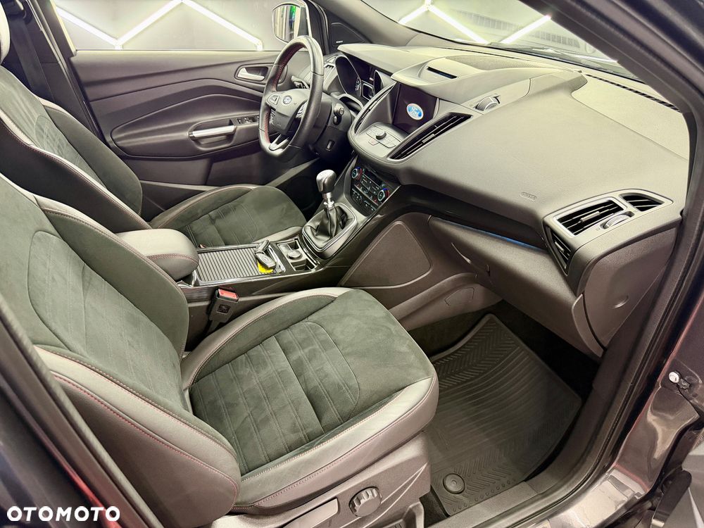 Ford Kuga 1.5 EcoBoost 2x4 ST-Line - 19
