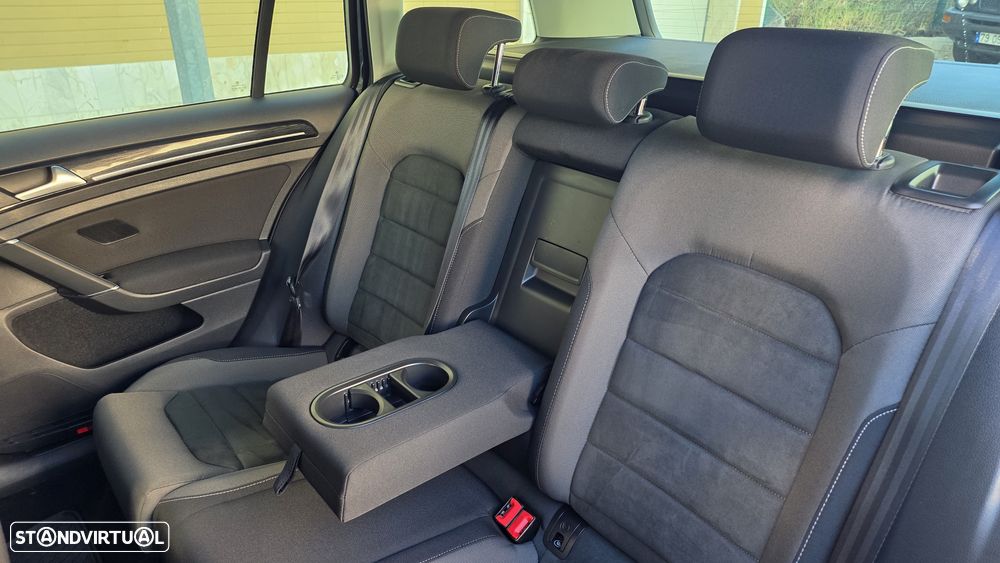 VW Golf Variant 1.6 TDi Highline DSG - 22