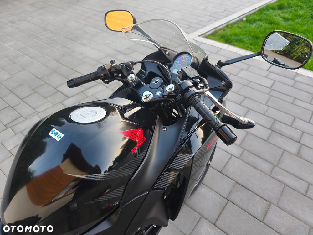 Honda CBR - 13