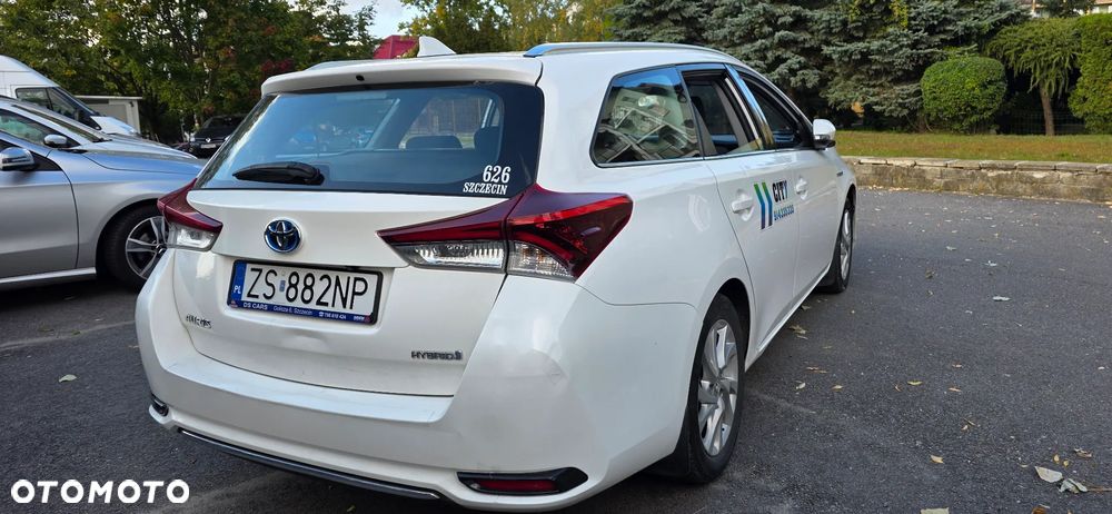 Toyota Auris Hybrid 135 Dynamic - 4