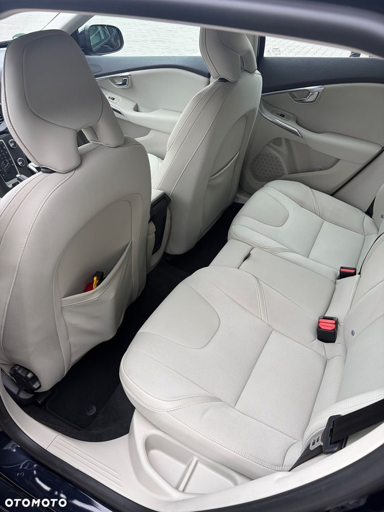 Volvo V40 - 18