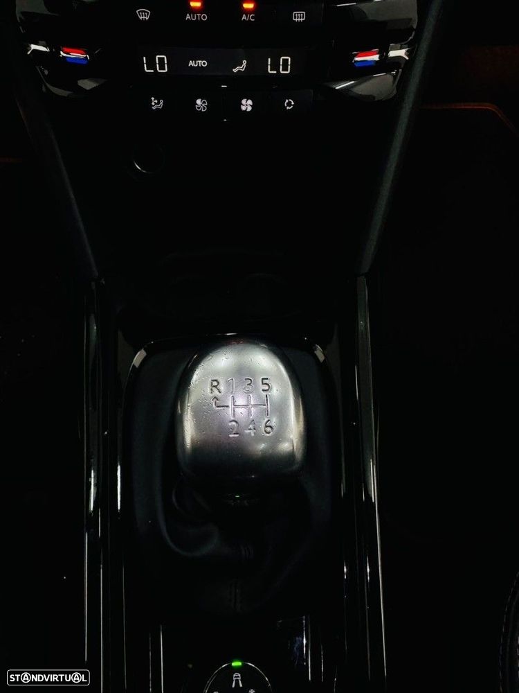 Peugeot 2008 1.2 PureTech GT Line - 19