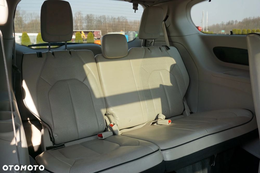 Chrysler Pacifica - 14