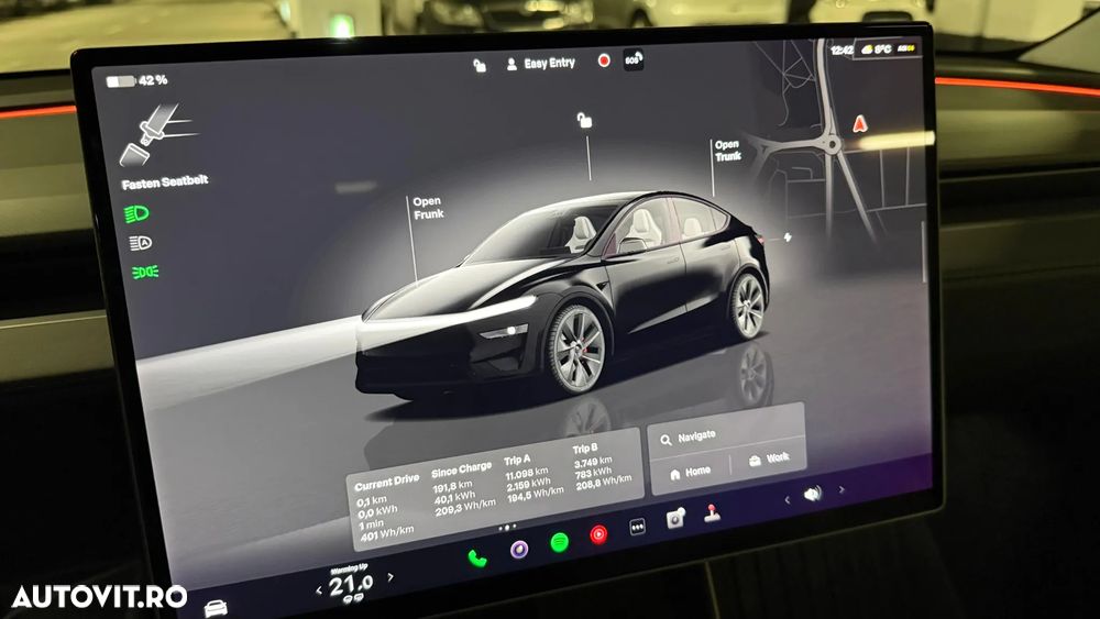 Tesla Model Y AWD Performance - 12