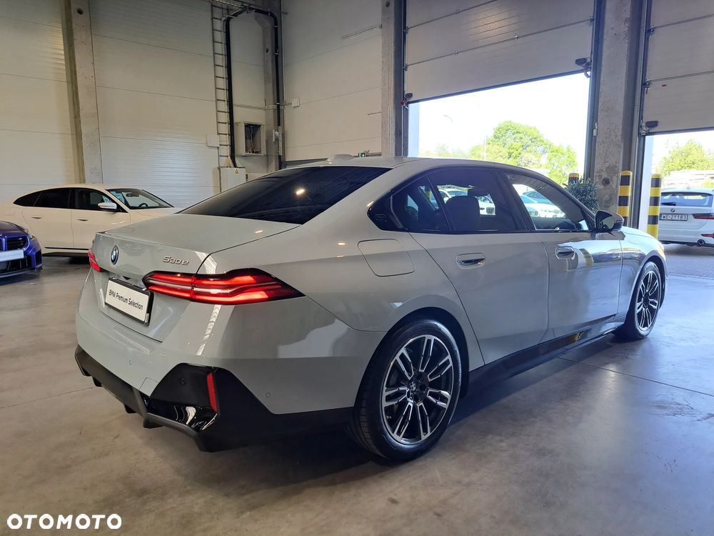 BMW Seria 5 530e xDrive PHEV M Sport - 8