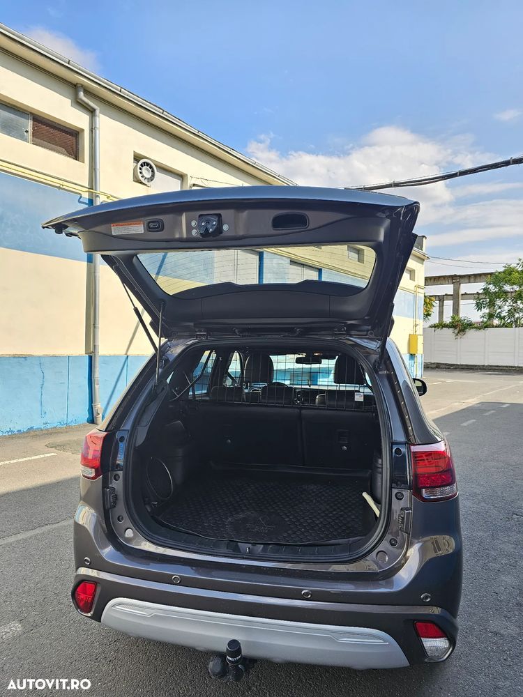 Mitsubishi Outlander PHEV 2.4 L 4X4 Instyle - 13
