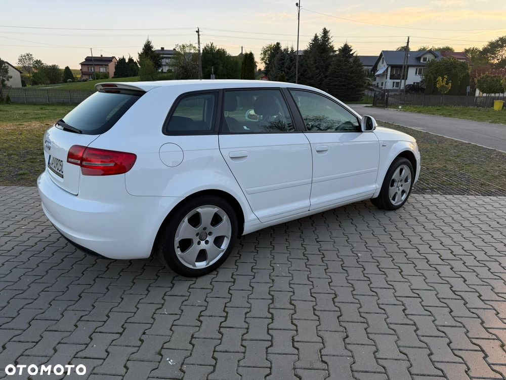 Audi A3 Sportback 1.6 TDI DPF Ambiente - 5