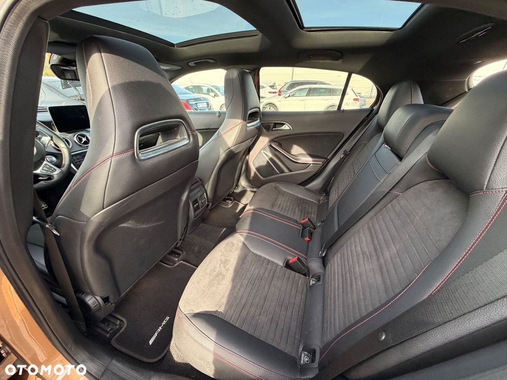 Mercedes-Benz GLA 220 4-Matic AMG Line - 24