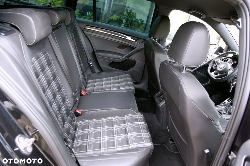 Volkswagen Golf - 14