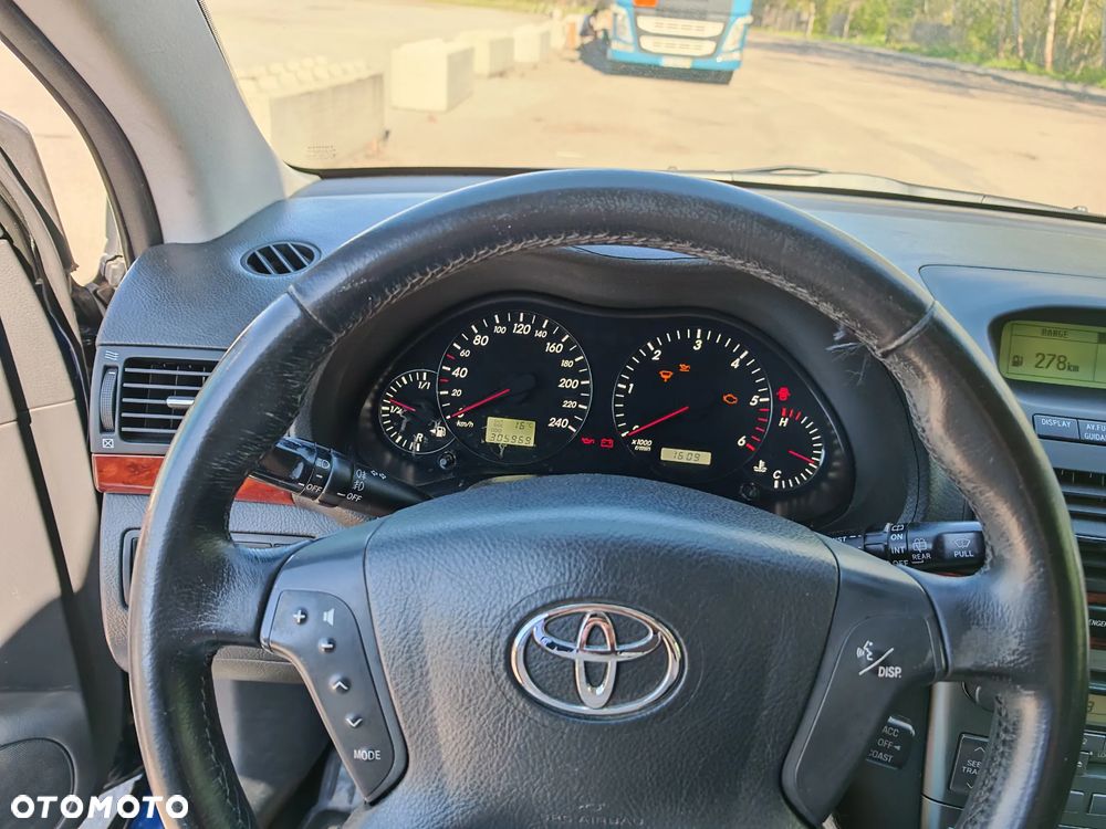 Toyota Avensis 2.0 D-4D Sol - 2