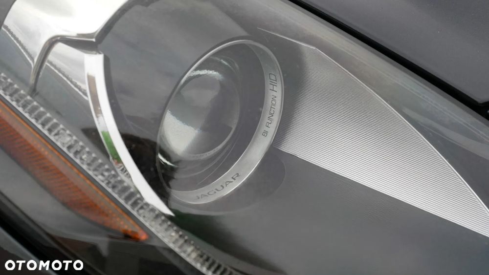 Jaguar F-Type R-Dynamic - 24