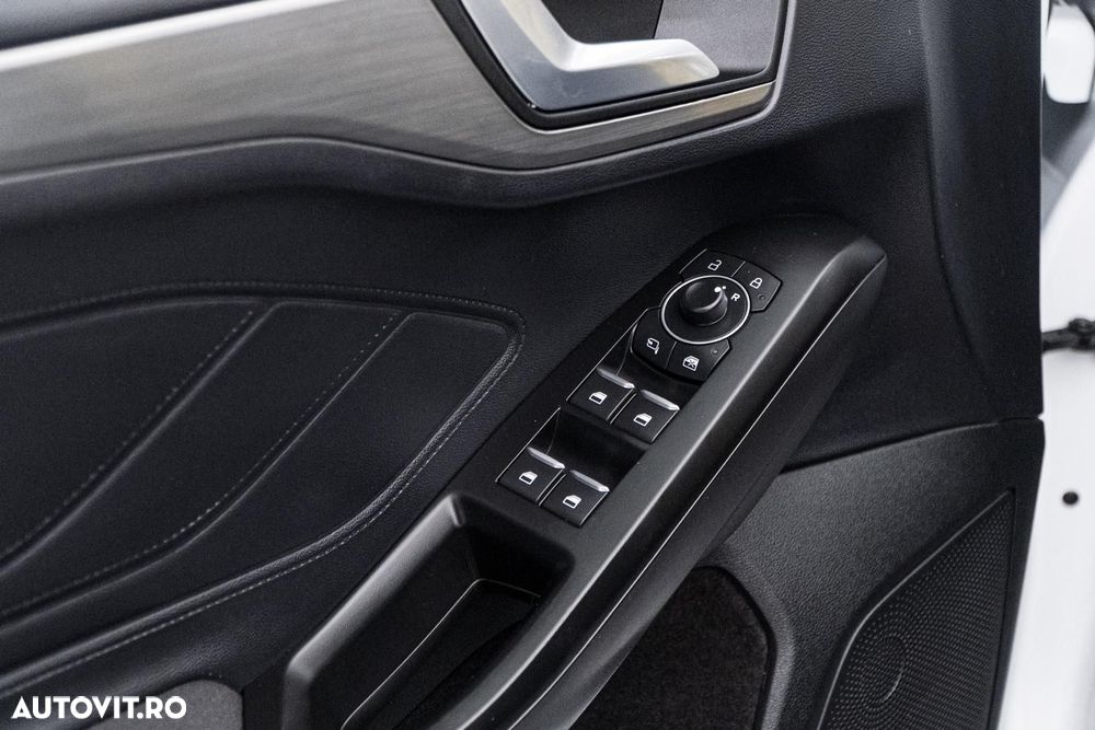 Ford Focus 1.0 EcoBoost MHEV Titanium - 36