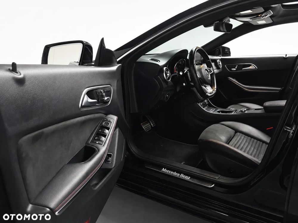 Mercedes-Benz CLA 220 4Matic 7G-DCT AMG Line - 7