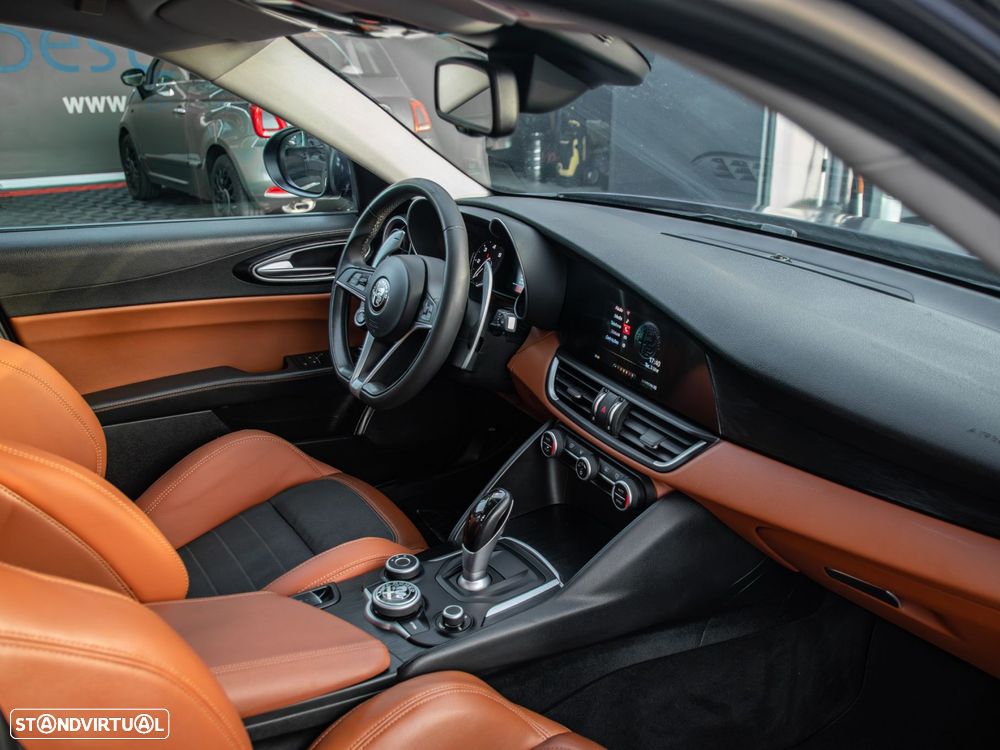 Alfa Romeo Giulia 2.2 D Super AT8 - 26