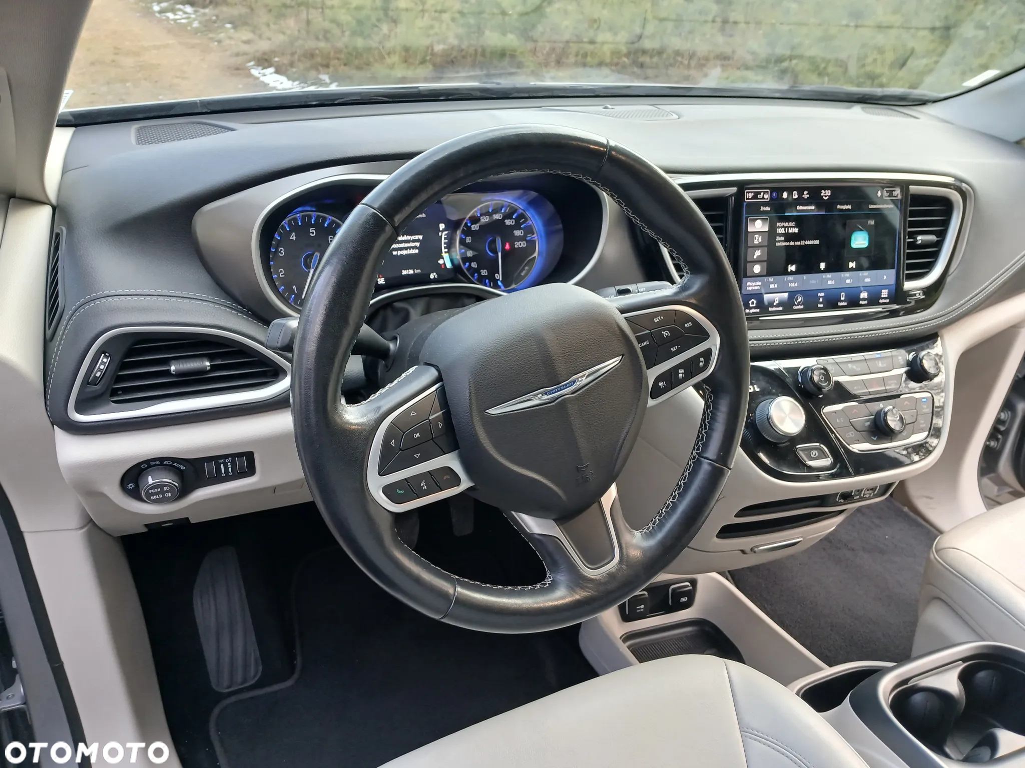 Chrysler Pacifica - 2