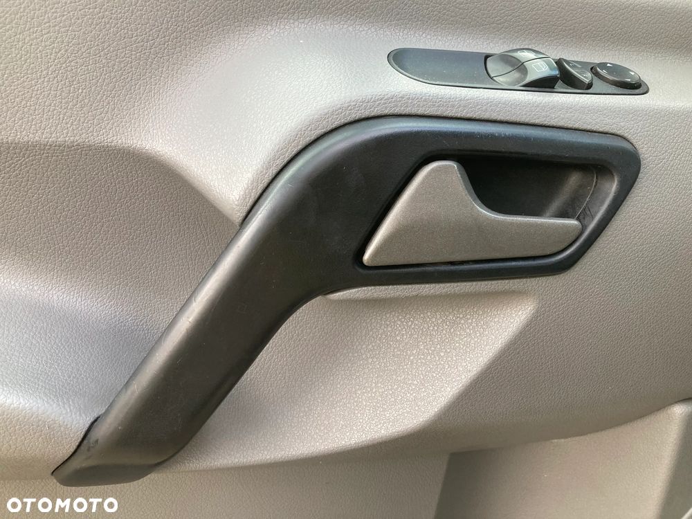 Mercedes-Benz Sprinter - 30