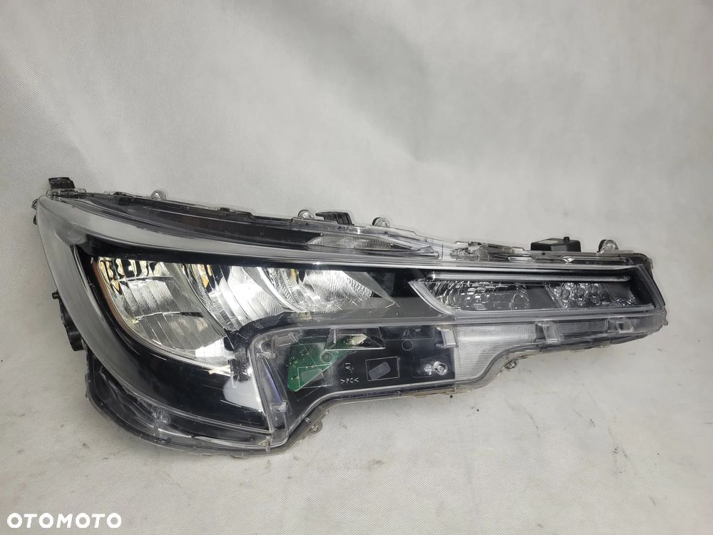 TOYOTA COROLLA E21-LAMPA PRZEDNIA PRZÓD - 10