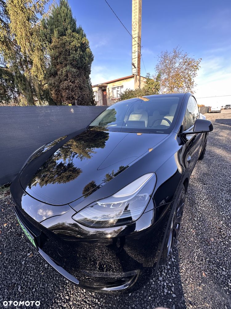Tesla Model Y - 4