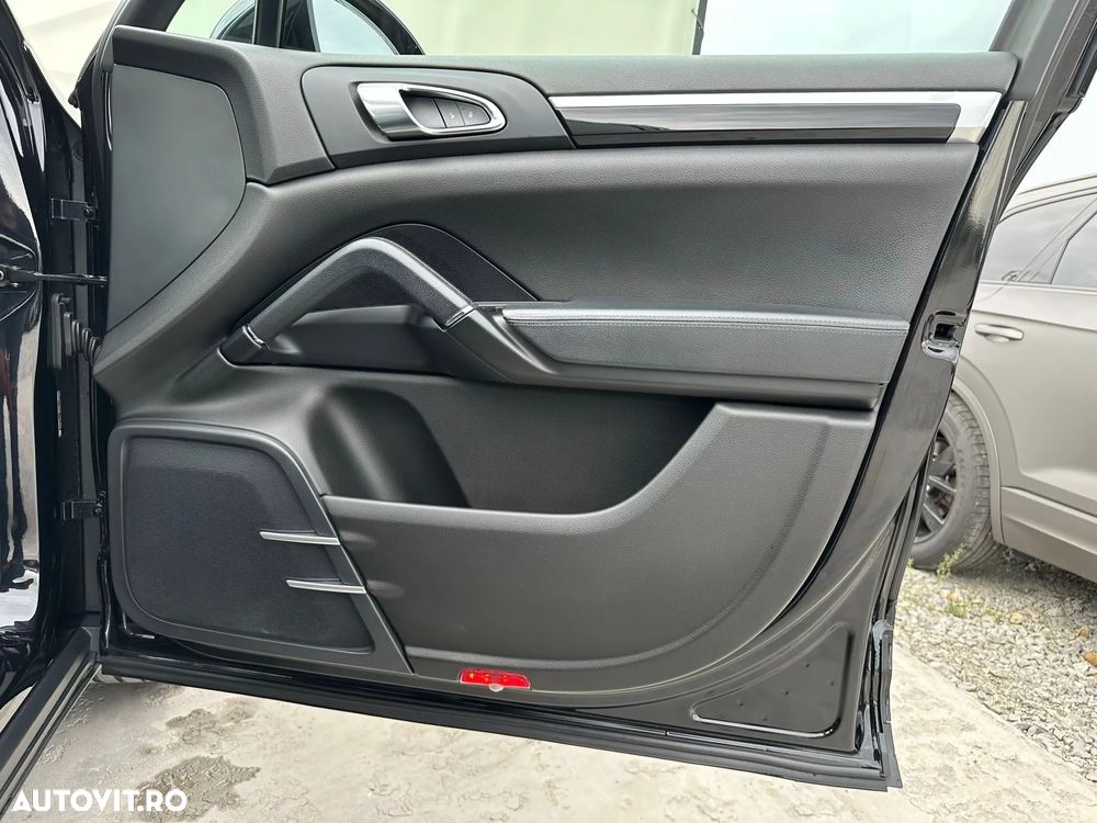 Porsche Cayenne 3.0 L - 22