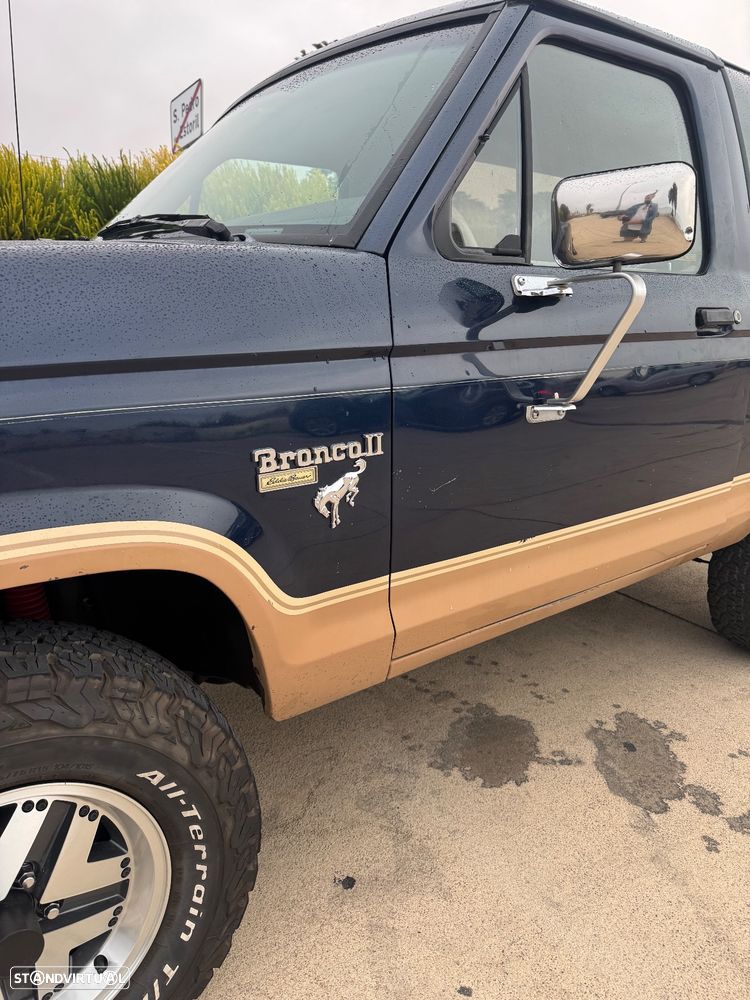 Ford Bronco - 4