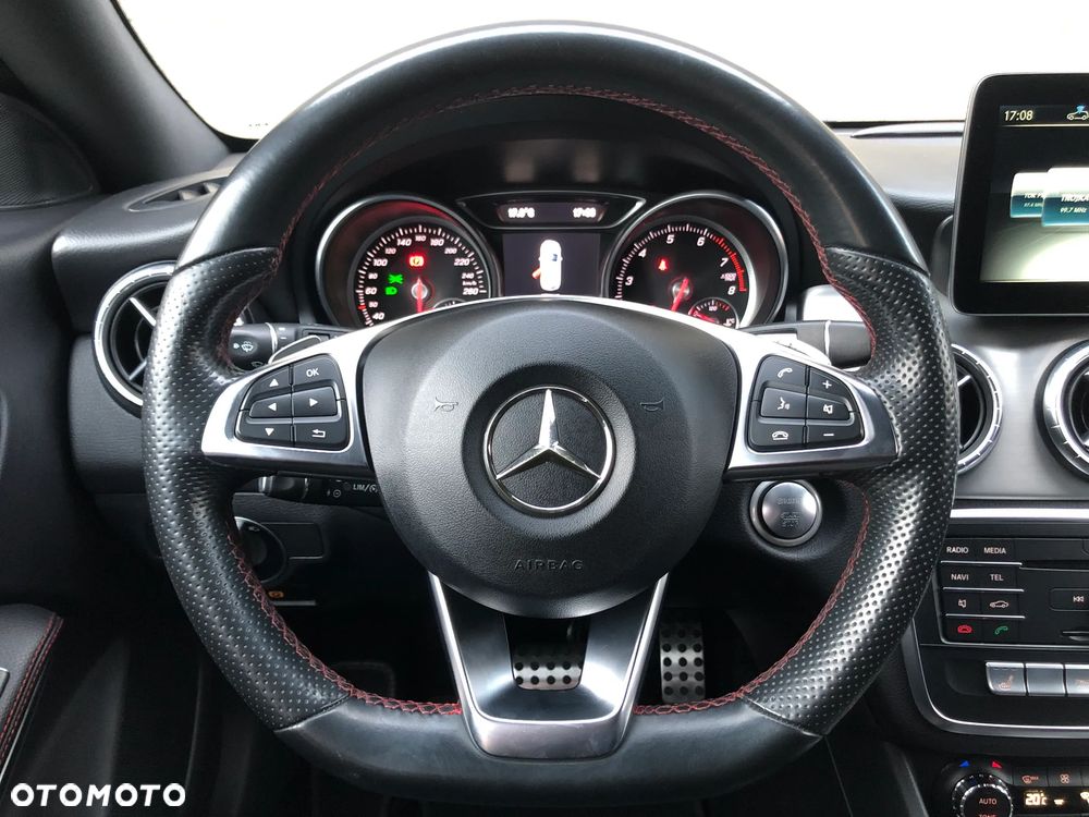 Mercedes-Benz CLA 200 7G-DCT AMG Line - 14