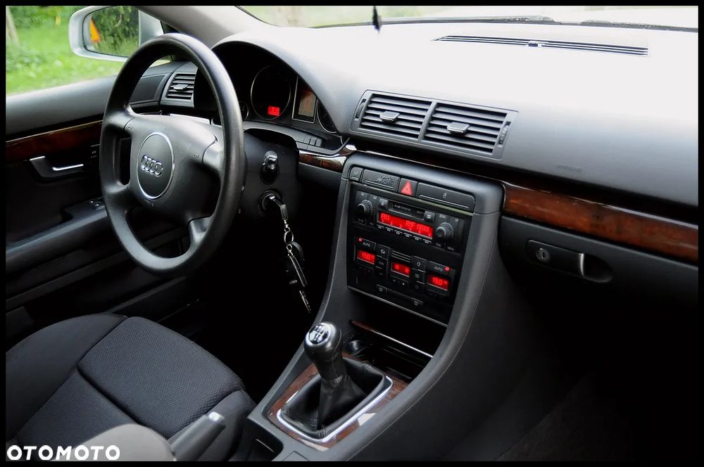 Audi A4 Avant - 30