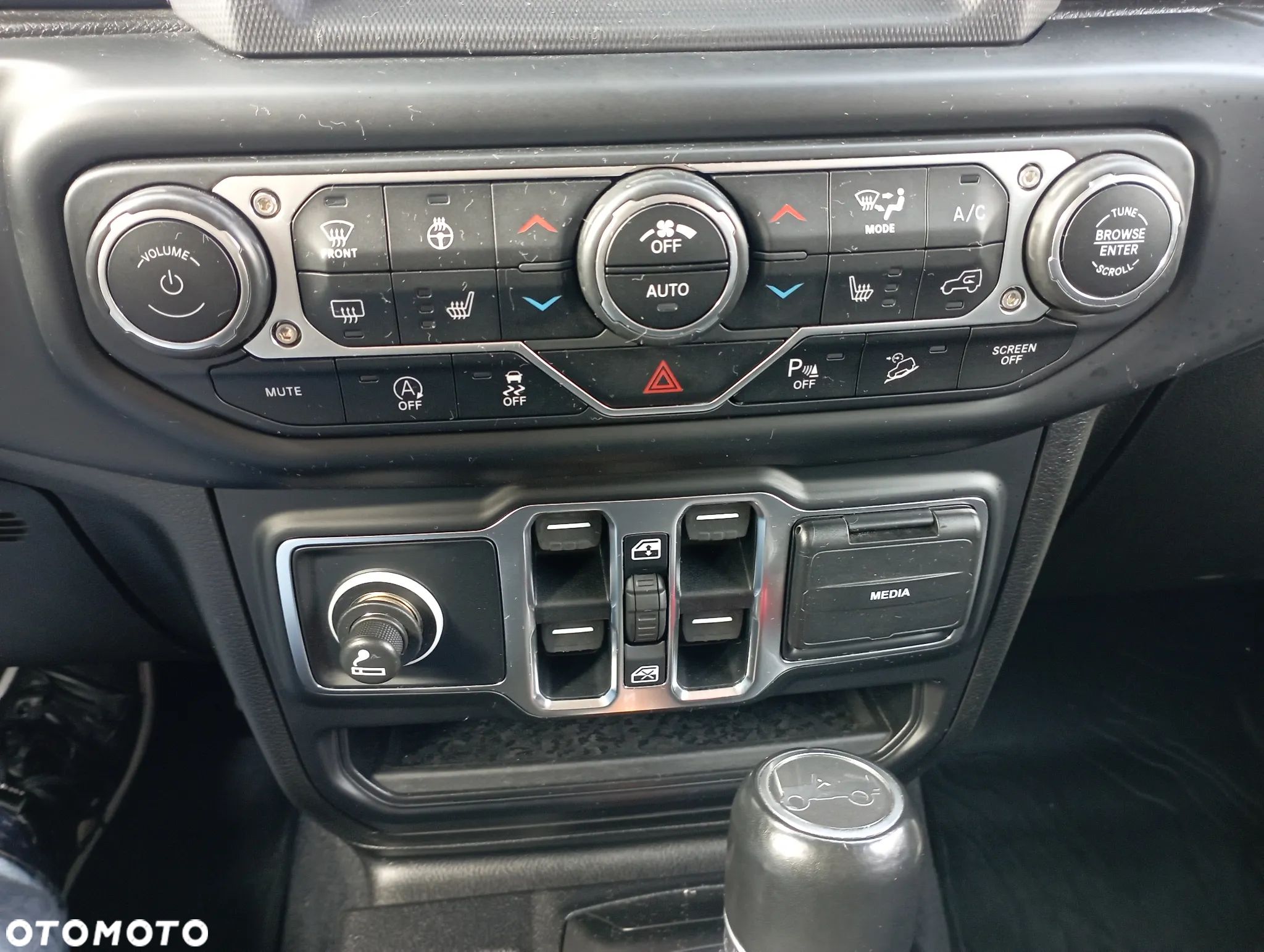 Jeep Wrangler - 15