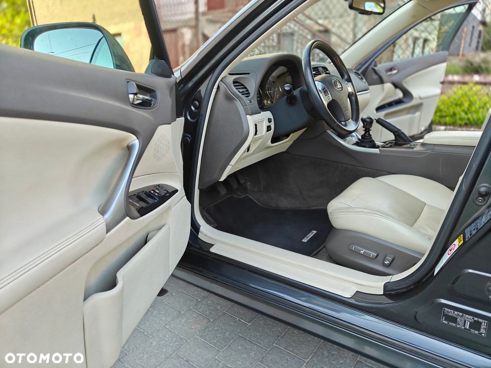 Lexus IS 200 D Elegance - 9