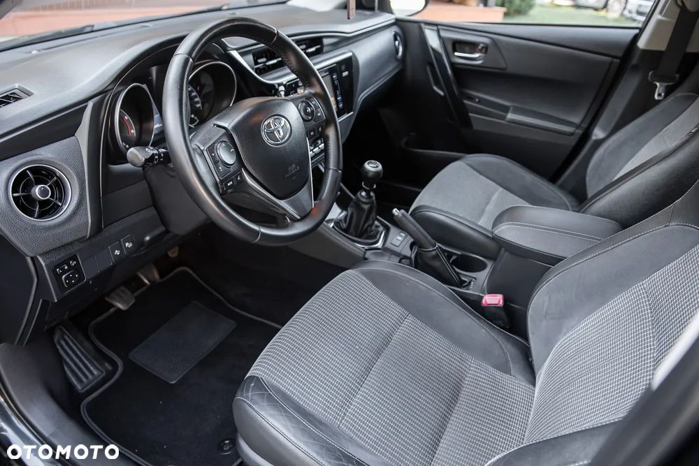 Toyota Auris 1.6 D-4D Design Edition - 15