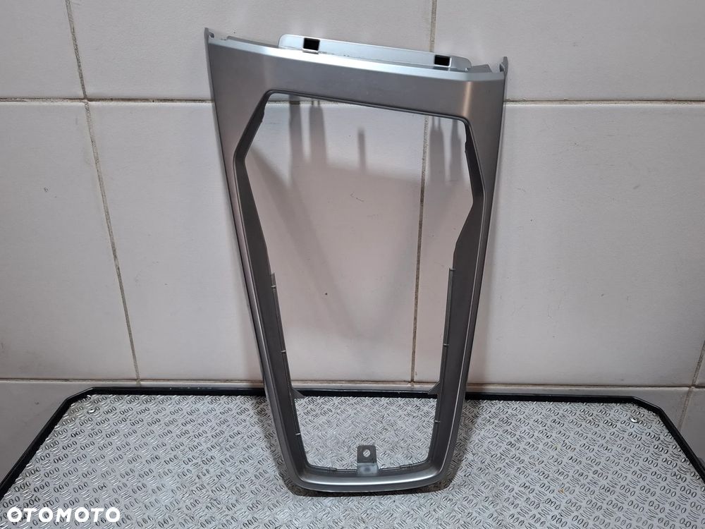 Ramka dekor lewarka zmiany biegów Audi A3 S3 R 2022 nr 8Y1863969 - 1