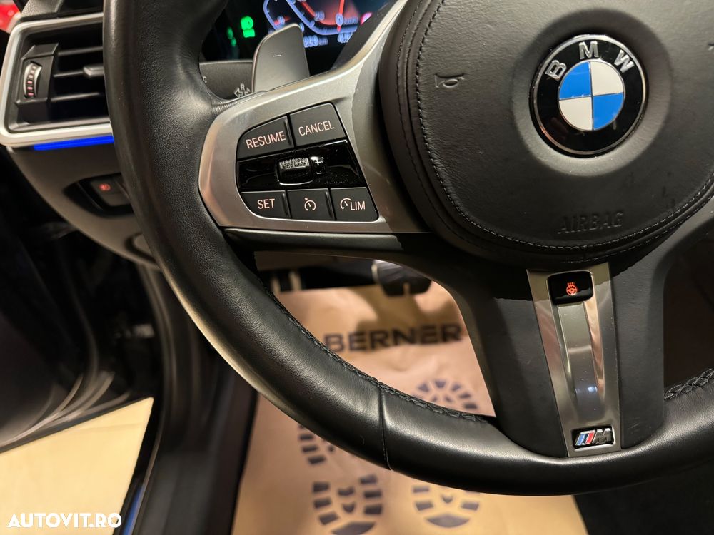 BMW Seria 3 330i xDrive AT - 12