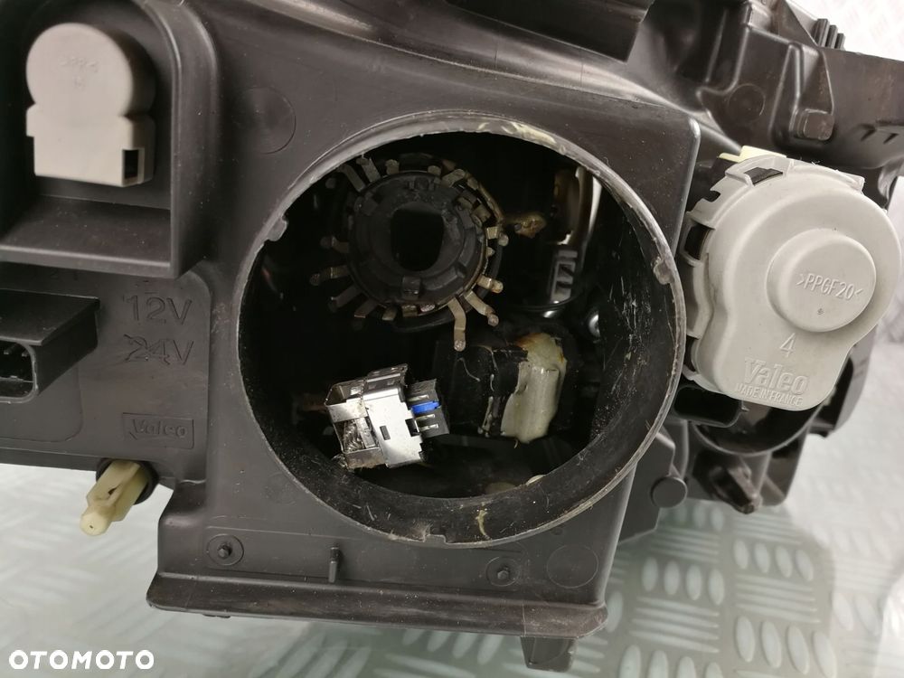 lampa reflektor prawy prawa lewy lewa przód przednia RENAULT LAGUNA III 3 - 15