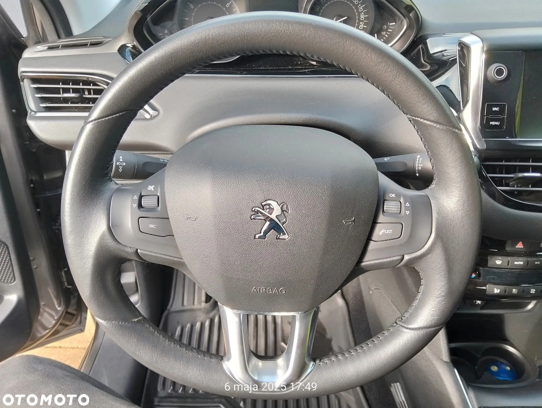 Peugeot 208 - 18