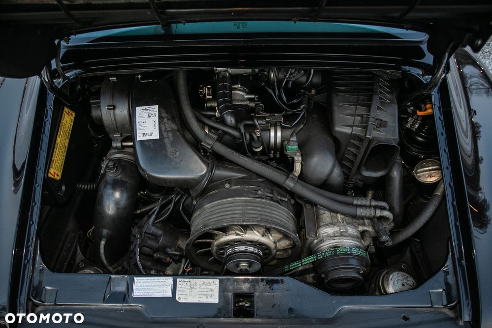 Porsche 911 Carrera 4 - 40