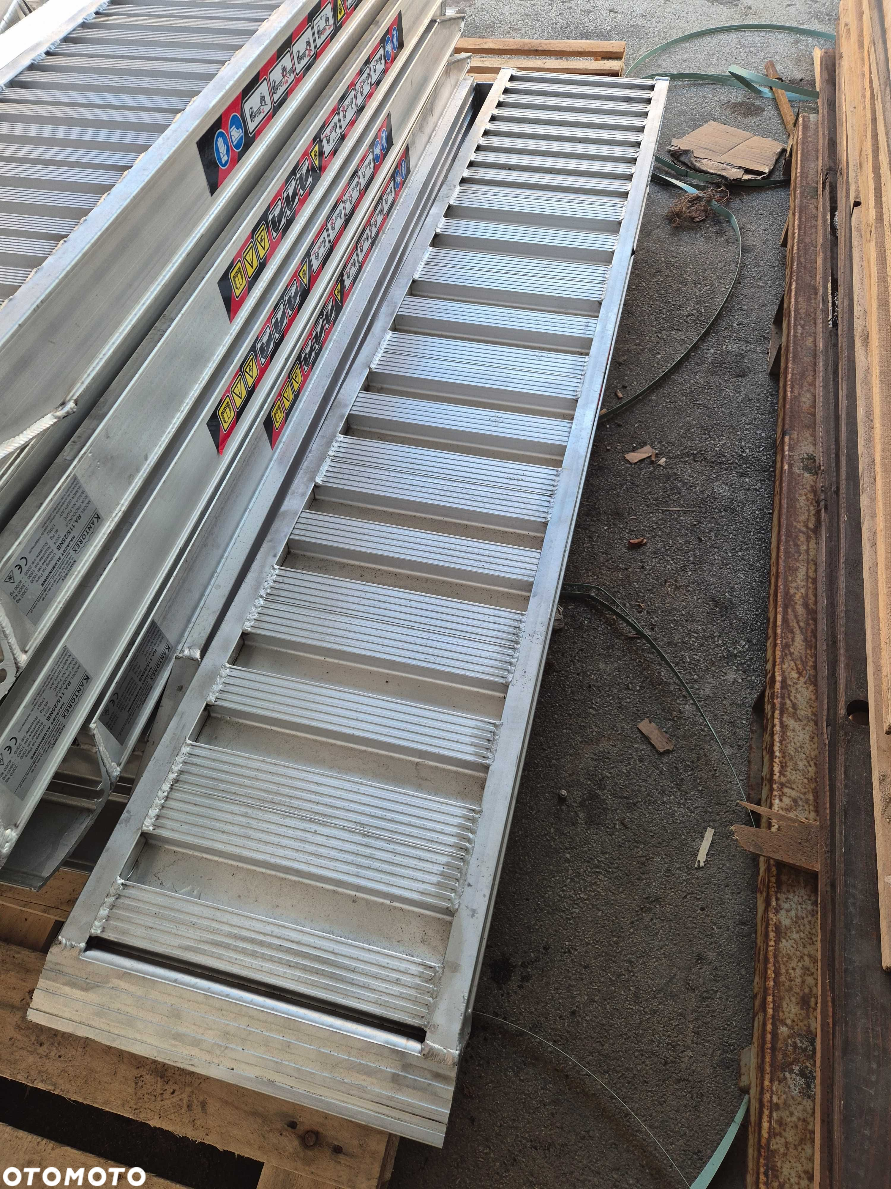 Najazdy aluminiowe 2,5m do 10000kg, mocowanie ząb "G", do lawet - 2