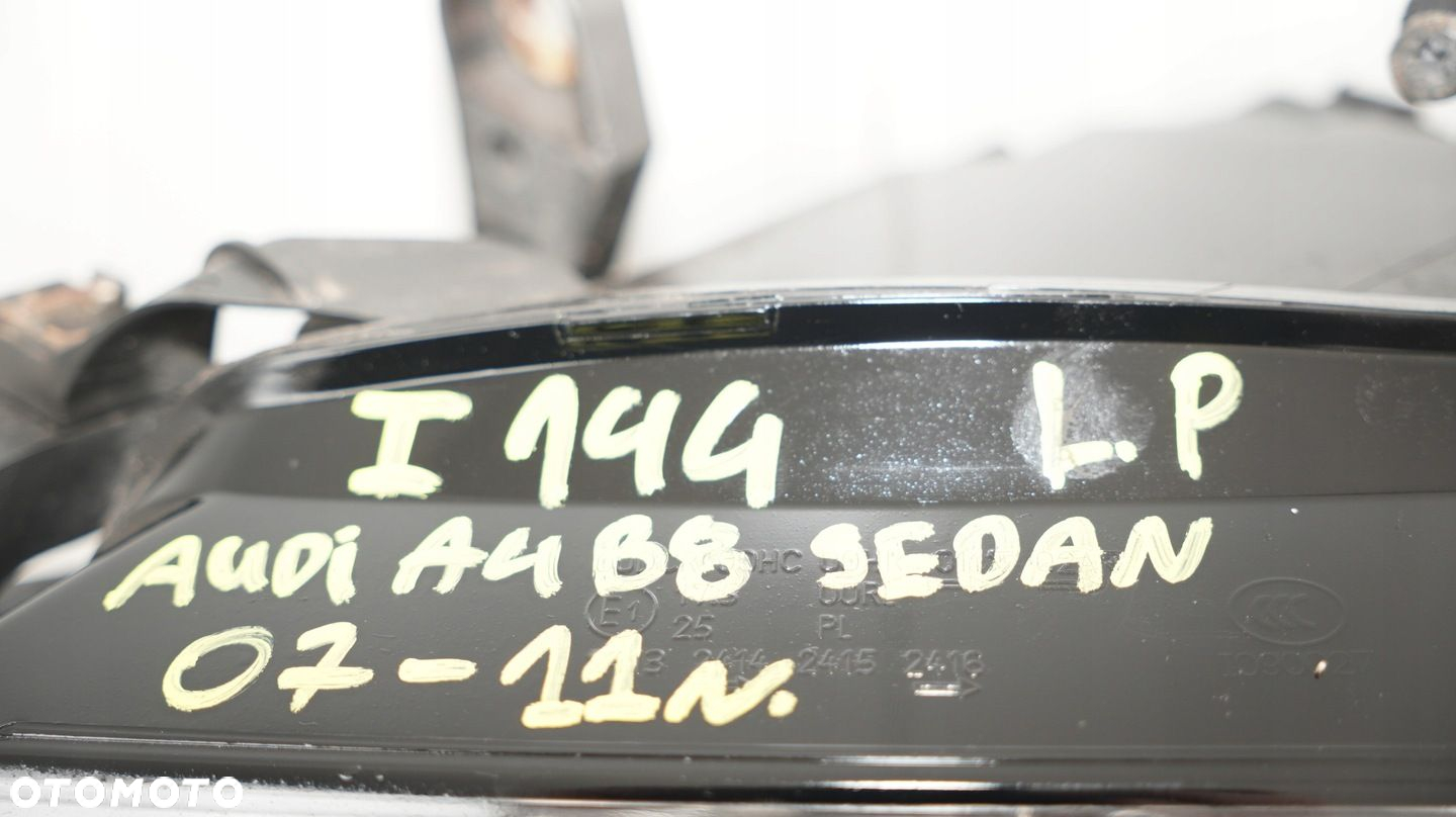 LAMPA LEWY PRZÓD PRZEDNIA AUDI A4 B8 07-11R - 2