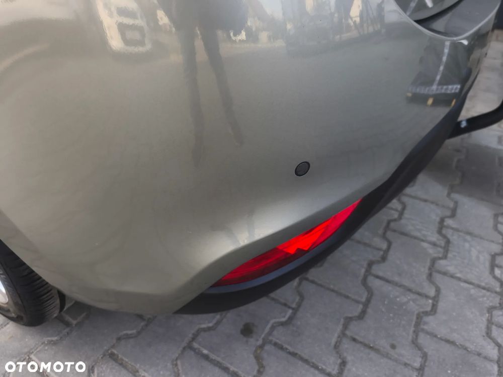 Kia Carens 1.7 CRDi XL 7os - 21