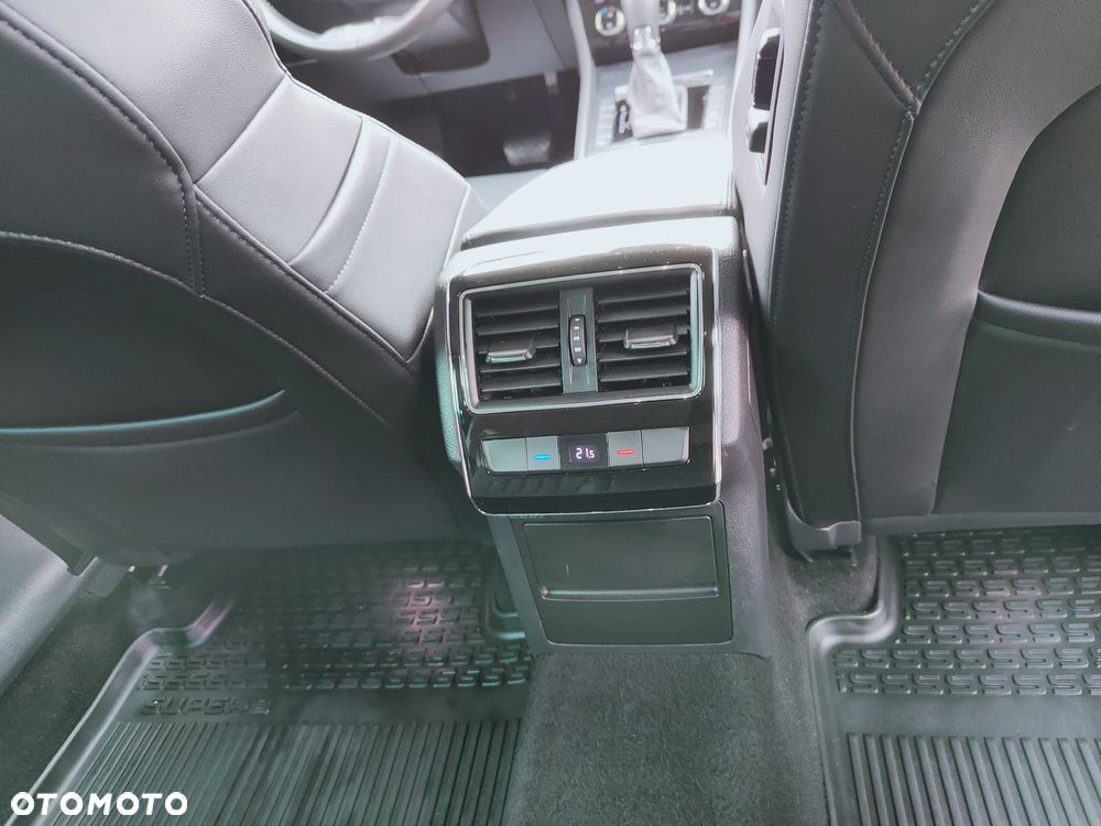 Skoda Superb 2.0 TDI DSG Premium Edition - 37