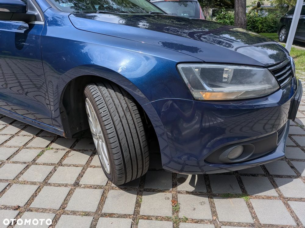 Volkswagen Jetta 2.0 TDI Highline - 12