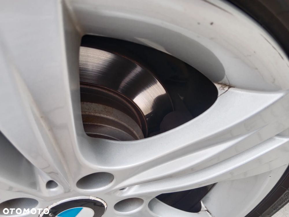 BMW Seria 3 318d Sport Line - 15