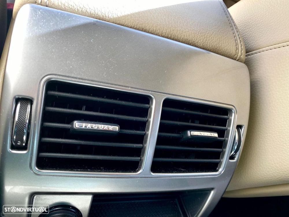 Jaguar XF 2.2 D Premium Luxury - 23