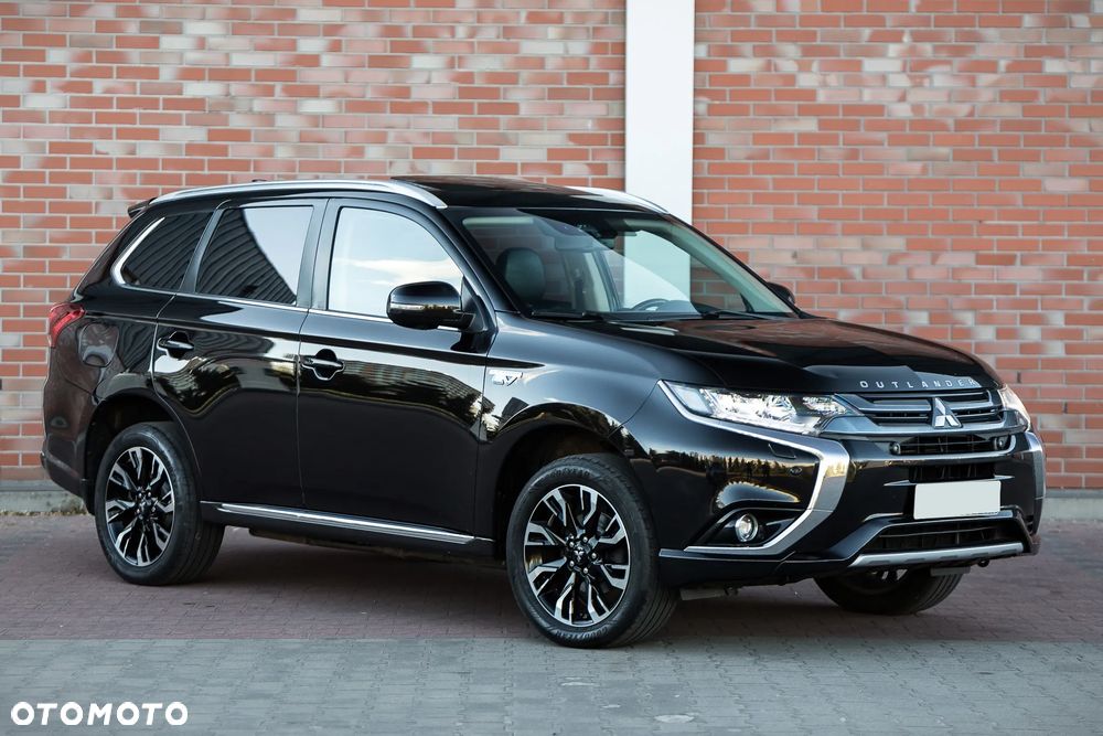 Mitsubishi Outlander Instyle NAVI + - 7
