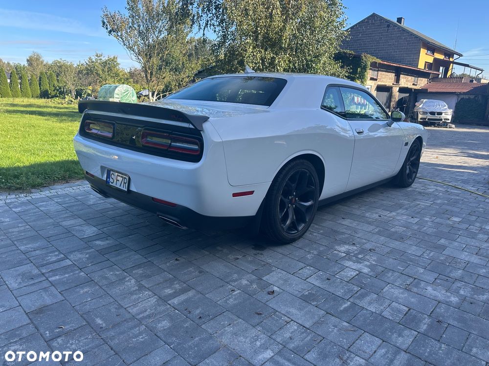 Dodge Challenger - 5